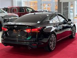 نيسان ألتيما